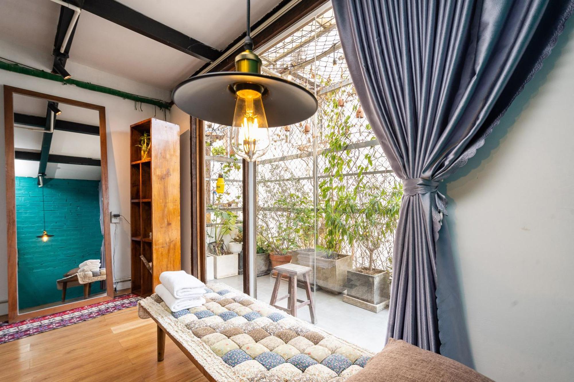 A Vintage Bedroom In District 1 Apartamento *